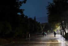 Καιρός:-Ισχυρές-καταιγίδες-και-δυνατός-αέρας-για-τις-επόμενες-48-ώρες-σε-όλη-την-Ελλάδα-–-«Έχουν-πέσει-περίπου-10.000-κεραυνοί»