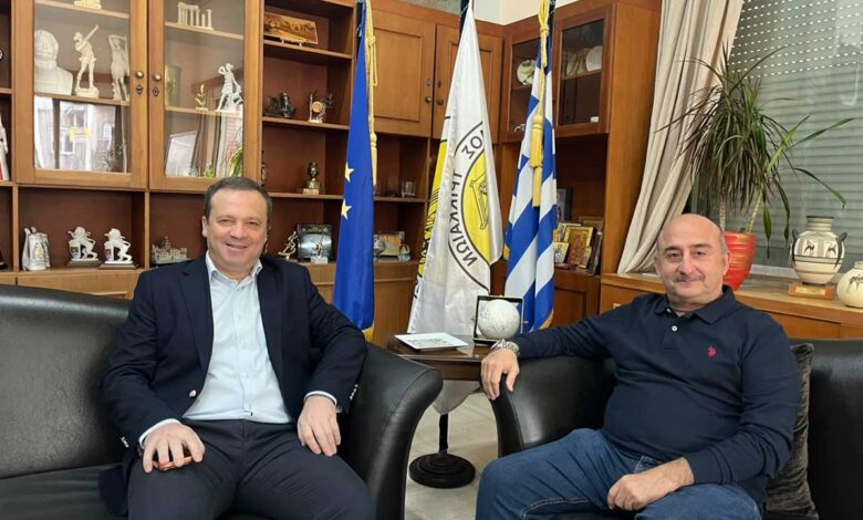 Συνάντηση-Σακκά-–-Λιούτα-στο-Δημαρχείο-Τρικάλων