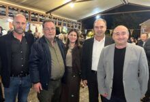 Στο-Διαλεκτό-ο-Νίκος-Σακκάς-–-Επαφές-με-κατοίκους