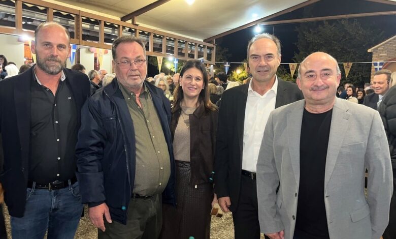 Στο-Διαλεκτό-ο-Νίκος-Σακκάς-–-Επαφές-με-κατοίκους