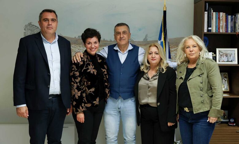 Με-ρακόμελο-και-λουκούμια-οι-ευχές-στον-Κουρέτα