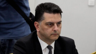 Ο-Μιχάλης-Μπεκίρης-αποχωρεί-προσωρινά-από-το-γραφείο-Μητσοτάκη-στη-Βουλή:-«Τα-υπόλοιπα-θα-τα-πούμε-στα-δικαστήρια»