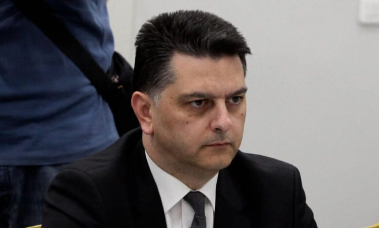 Ο-Μιχάλης-Μπεκίρης-αποχωρεί-προσωρινά-από-το-γραφείο-Μητσοτάκη-στη-Βουλή:-«Τα-υπόλοιπα-θα-τα-πούμε-στα-δικαστήρια»