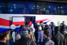 «Το-Χωριάτικο»:-Βαρύ-κατηγορητήριο-με-9-κακουργήματα-για-τους-59-συλληφθέντες-–-Με-σειρήνες-και-πομπή-η-μεταγωγή-στα-δικαστήρια