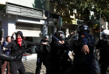 Αλβανία:-Χάος-στα-Τίρανα-με-152-συλλήψεις-και-120-τραυματίες-αστυνομικούς-–-Διαδηλωτές-επιχείρησαν-να-εισβάλουν-στο-γραφείο-Ράμα