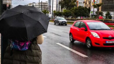 Καιρός-σήμερα:-Βροχές-και-καταιγίδες-με-λίγα-χιόνια-ακόμα-και-στην-Πάρνηθα-–-«Βουτιά»-της-θερμοκρασίας