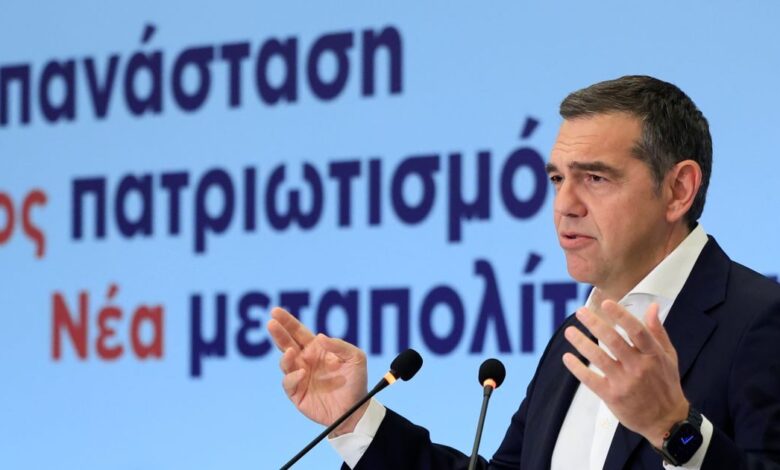 Αλέξης-Τσίπρας-στην-Πολιτική-Επιτροπή-της-ΕΛΑΣ:-«Ρεύμα-νίκης»-απέναντι-στη-ΝΔ-–-Πυρά-για-ακρίβεια,-σκάνδαλα-και-«λευκή-επιταγή»-στις-ΗΠΑ
