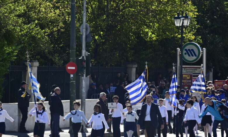 28η-Οκτωβρίου:-Αποκαταστάθηκε-η-κυκλοφορία-στο-κέντρο-της-Αθήνας-μετά-τη-μαθητική-παρέλαση