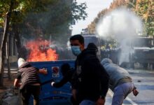Στα-άκρα-οι-συγκρούσεις-στην-Αλβανία:-Χιλιάδες-στις-διαδηλώσεις,-δεκάδες-συλλήψεις