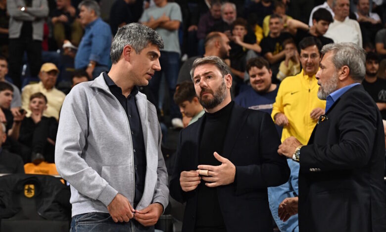 Ο-Νίκος-Ανδρουλάκης-στο-nick-galis-hall-για-το-ματς-του-Άρη-στο-eurocup