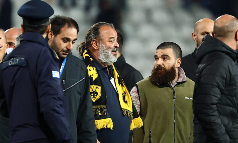 ΠΑΟΚ-–-ΑΕΚ:-Η-ένταση-στο-φινάλε-και-ο-διάλογος-Ηλιόπουλου-με-Σαββίδη