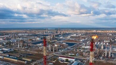 Το-brent-στα-115-δολάρια,-πάνω-από-τα-95-ευρώ-το-φυσικό-αέριο-–-Ελπίδες-για-αποφυγή-ενός-ακόμη-κύματος-έντασης-στο-Ιράν