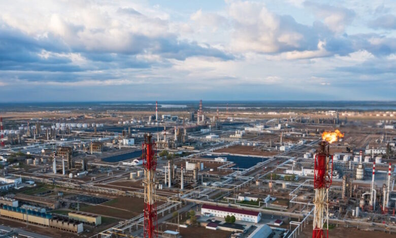 Το-brent-στα-115-δολάρια,-πάνω-από-τα-95-ευρώ-το-φυσικό-αέριο-–-Ελπίδες-για-αποφυγή-ενός-ακόμη-κύματος-έντασης-στο-Ιράν