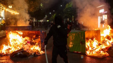 Πεδίο-μάχης-τα-Τίρανα-για-τη-διαφθορά-και-τον-Έντι-Ράμα-–-Το-πλήθος-καίει-το-ένα-κτίριο-μετά-το-άλλο