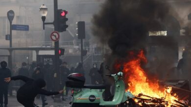 Μακρόν-για-τα-επεισόδια-στη-Γαλλία:-Η-βία-δεν-έχει-θέση-στη-δημοκρατία-μας-–-«Η-αστυνομία-φταίει»-λέει-ο-Μελανσόν