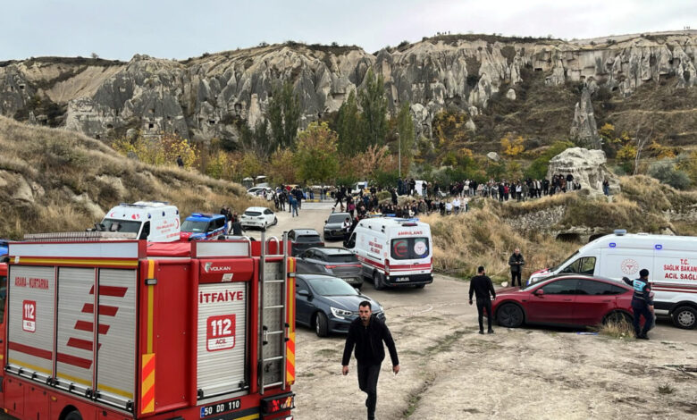 Καππαδοκία:-3-νεκροί-και-5-τραυματίες-από-την-κατάρρευση-Καμινάδας-της-Νεράιδας-–-Αναζητούν-επιζώντες-στα-ερείπια