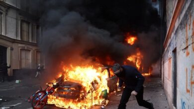 Η-Γαλλία-«παραλύει»:-Επεισόδια,-λεηλασίες-και-σπασμένες-βιτρίνες-σε-Παρίσι,-Μασσαλία,-Λιλ-και-Λυών-–-Διαδηλωτής-ακρωτηριάστηκε-στο-Σαιντ-Ετιέν