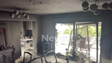 Γλυφάδα:-Συγκλονίζει-θύμα-του-υπαξιωματικού-του-Πολεμικού-Ναυτικού-για-τους-εμπρησμούς-–-«Μου-είπε-ότι-θα-με-σκοτώσει»
