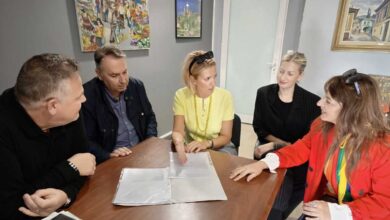 Μύλος-των-Ξωτικών:-Οι-βιτρίνες-γίνονται-γκαλερί