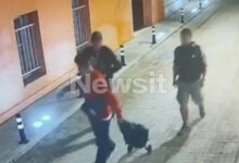 Έκρηξη-στην-Πλάκα:-Πώς-η-ηλικιωμένη-που-σκοτώθηκε-έσωσε-εν-αγνοία-της-τα-παιδιά-μέσα-στο-σχολικό-για-μισό-δευτερόλεπτο