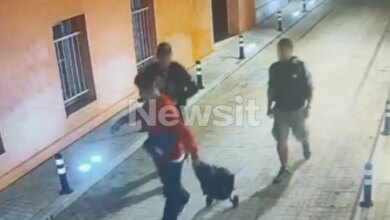 Έκρηξη-στην-Πλάκα:-Πώς-η-ηλικιωμένη-που-σκοτώθηκε-έσωσε-εν-αγνοία-της-τα-παιδιά-μέσα-στο-σχολικό-για-μισό-δευτερόλεπτο