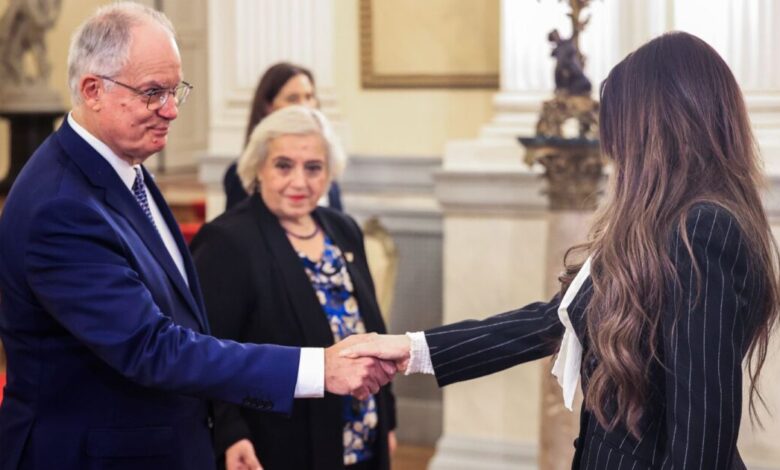 Χωρίς-«αντίο»-από-τον-Τασούλα-φεύγει-η-Γκιλφόιλ-–-Δεν-θα-γίνει-η-εθιμοτυπική-αποχαιρετιστήρια-συνάντηση