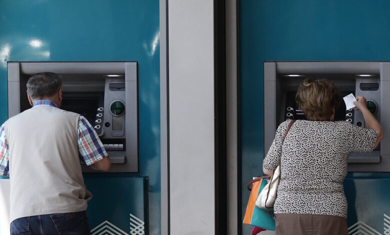 Συντάξεις-2027:-Αυξήσεις-μόλις-1,5%-έως-2,1%-στην-τσέπη,-αντί-για-2,8%,-θα-δώσει-η-κυβέρνηση-–-5+5-χαρακτηριστικά-παραδείγματα
