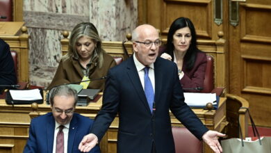 Άγρια-κόντρα-στη-Βουλή-για-τα-Τέμπη-–-Φλωρίδης:-Υπήρξε-η-απάτη-αλλά-κανένα-ξυλόλιο-–-Βελόπουλος:-Σήμερα-ξεπεράσατε-και-τον-χειρότερο-Φλωρίδη