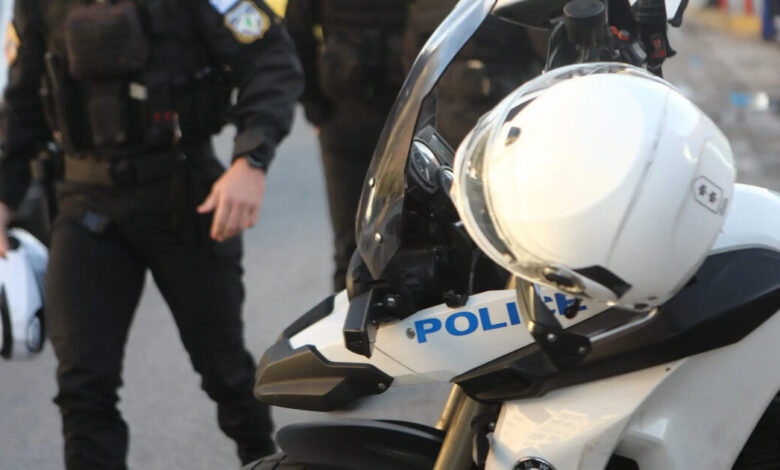 Περιστέρι:-Δύο-συλλήψεις-για-πιστόλι-και-φυσίγγια-–-Τα-είχε-κρύψει-στο-εσώρουχό-του
