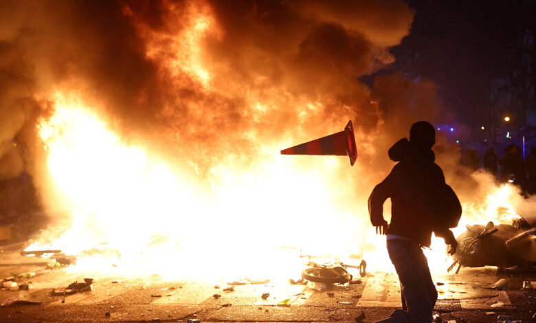 Ευρώπη-στα-οδοφράγματα:-Απαγόρευση-κυκλοφορίας-στη-Γαλλία,-στρατός-στο-Μιλάνο-και-χάος-στην-Αλβανία