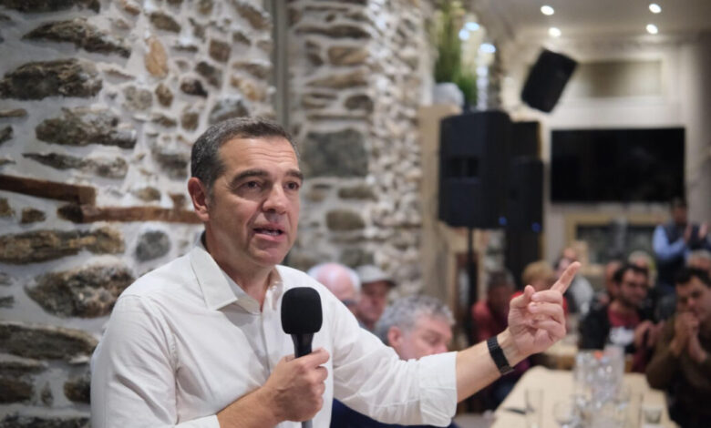 Αλέξης-Τσίπρας:-«Παραγωγή-ή-πελατειακό-δίκτυο-γαλάζιων-ακρίδων;»