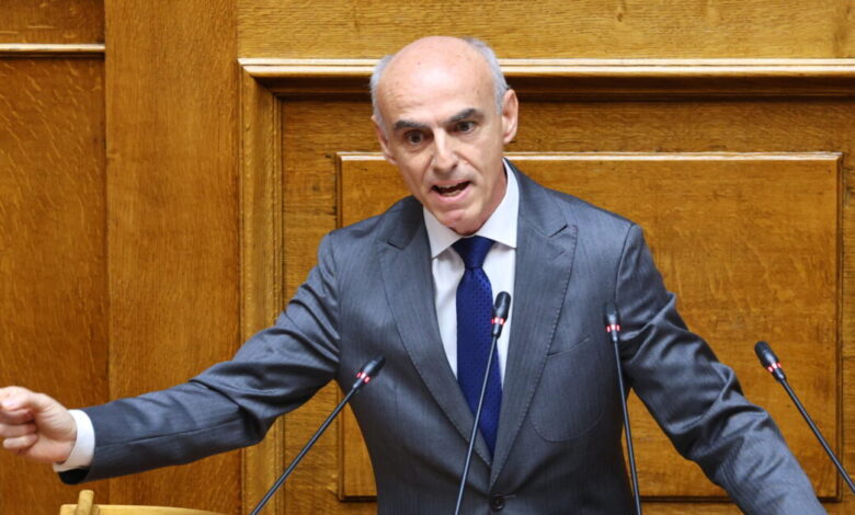 Ο-Γιώργος-Γαβρήλος-κρατά-την-έδρα-του-και-αφήνει-ανοιχτή-την-προσχώρηση-στην-ΕΛΑΣ